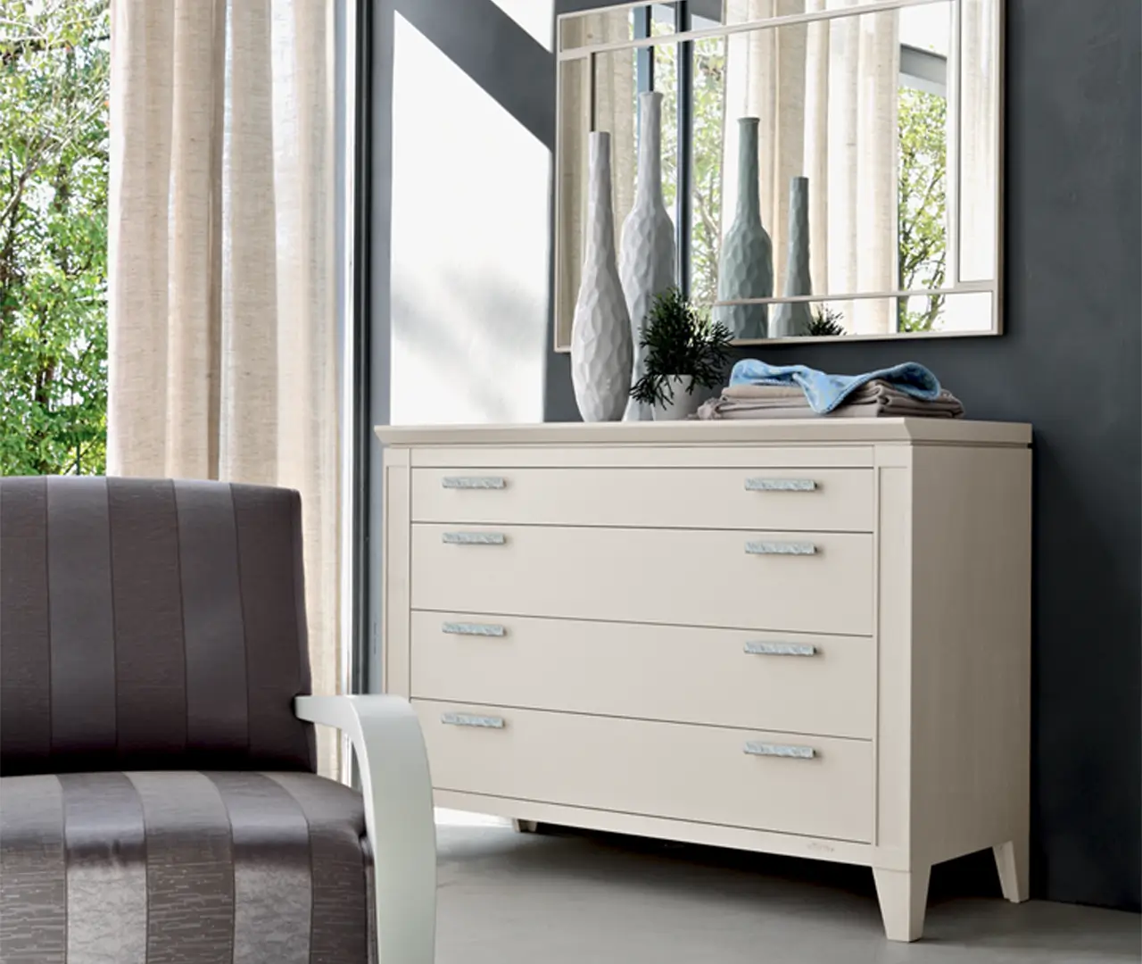 Lauro chest of drawers Lauro chest of drawers
