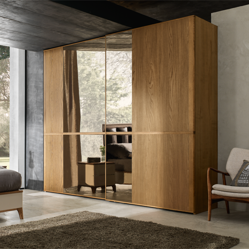 Doors Central mirror doors and Wood side doors