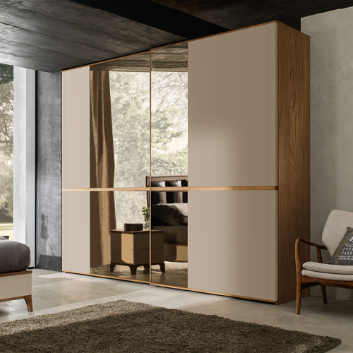 Doors Central mirror doors and matt lacquered side doors