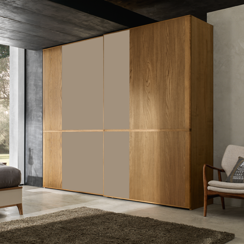 Doors Central matt lacquered doors and Wood side doors
